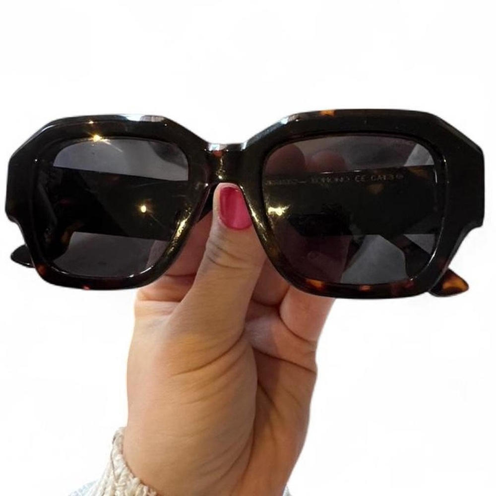 Komono “The Lee” Oversized Tortoise Shell Sunglasses - Picture 6 of 7